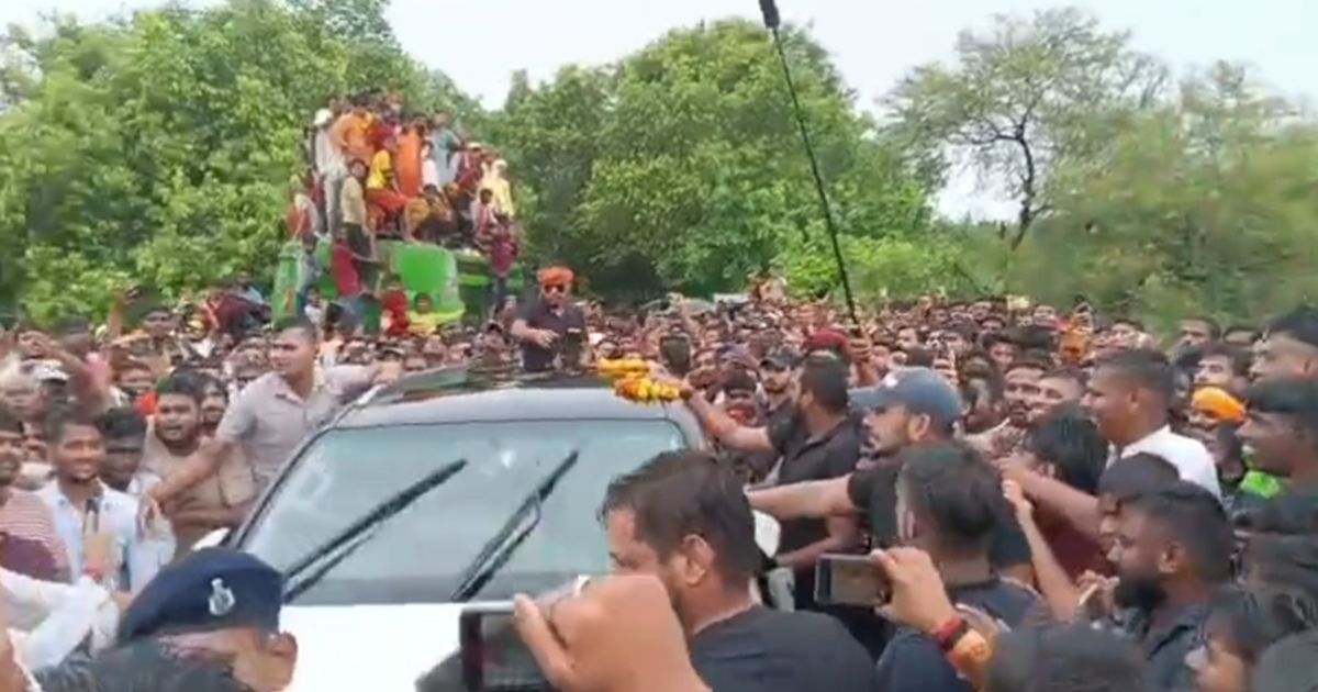 Bhojpuri ke power star Pawan Singh pahunche Bhojpur, jabara 