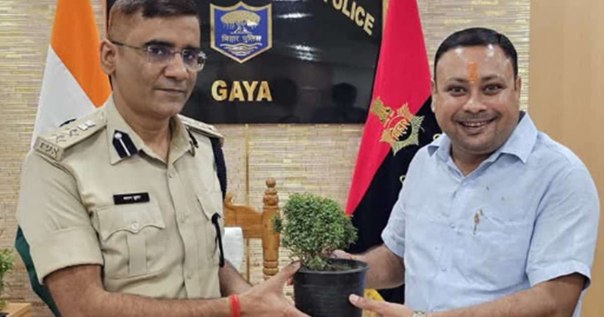 Police Adhikshak Anand Kumar ko BJP neta Dr. Manish Pankaj M