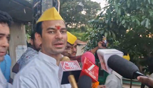 Tej Pratap Yadav ne ghode ke saath kiya road show, samarthakon ne beech sadak par kiya stunt... Phooka chunavi bigul.