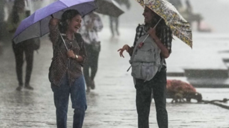 Bihar Weather: Bihar ke in jilon me bhari baarish aur vajrap