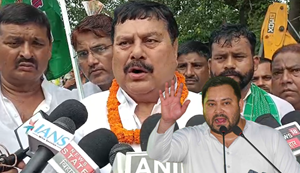 Bihar Politics: Jahanabad mein nikla 'Tejaswi Sandesh Rath', RJD sansad Surendra Yadav ne dikhayi hari jhandi.