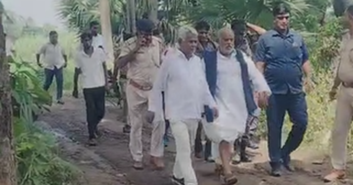 Bihar News : Aakroshit grameenon ne mantri aur vidhayak ji k