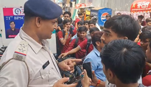 Patna ke is coaching sansthan mein hua bhari bawal, lakho ki fees lekar laparvahi ka aarop... marpeet aur...