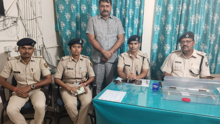 14 saal se hatyakand ke farar abhiyukt nagar parishad ke cha
