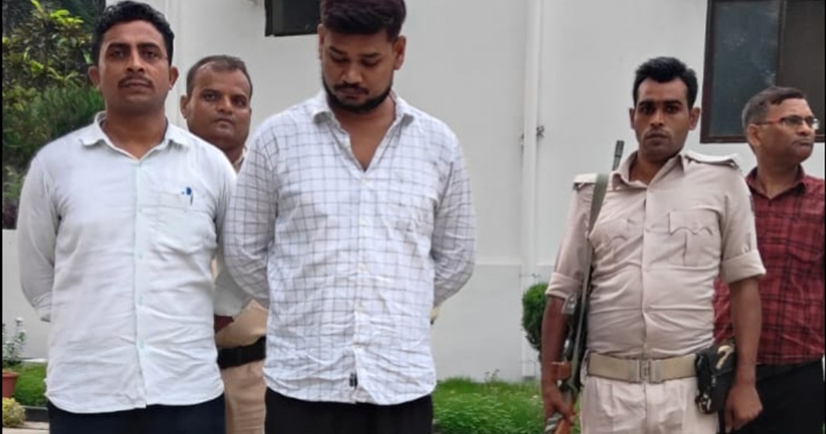 Land acquisition office clerk arrested for taking bribe of R