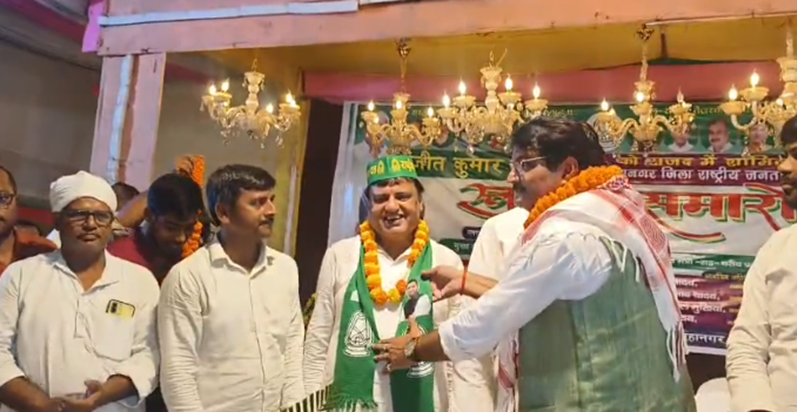 Tejaswi ne ek aise neta ko RJD mein dilvaya party ki sadasya Tejaswi ne ek aise neta ko RJD mein dilvaya party ki sadasya