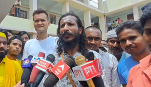 Nirmali Anumandal Karyalay ke samne Mithila Student Union ka jordaar pradarshan