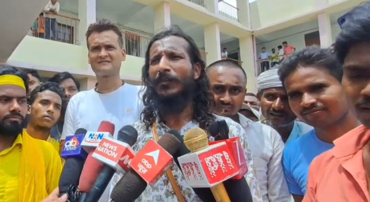 Nirmali Anumandal Karyalay ke samne Mithila Student Union ka Nirmali Anumandal Karyalay ke samne Mithila Student Union ka
