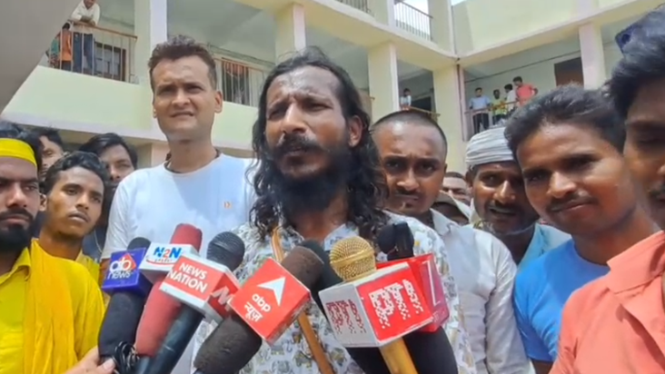 Nirmali Anumandal Karyalay ke samne Mithila Student Union ka