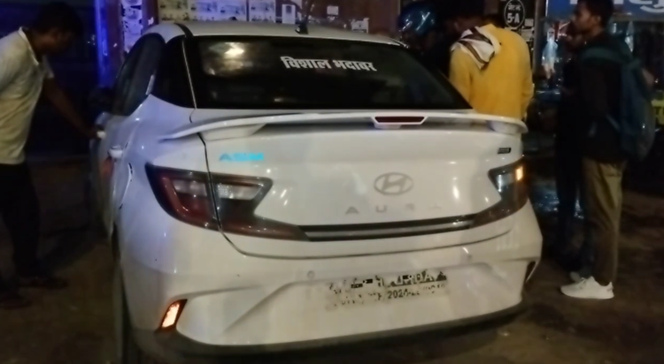 Rajdhani Patna mein nashe mein dhut yuvak ne tej raftaar car
