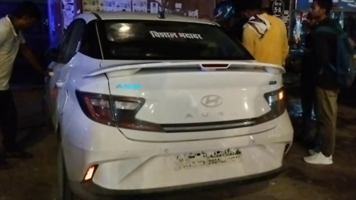Rajdhani Patna mein nashe mein dhut yuvak ne tej raftaar car
