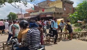 Jaljamav ki samasya ko lekar graminon ne Shakurabad marg kiya jaam...