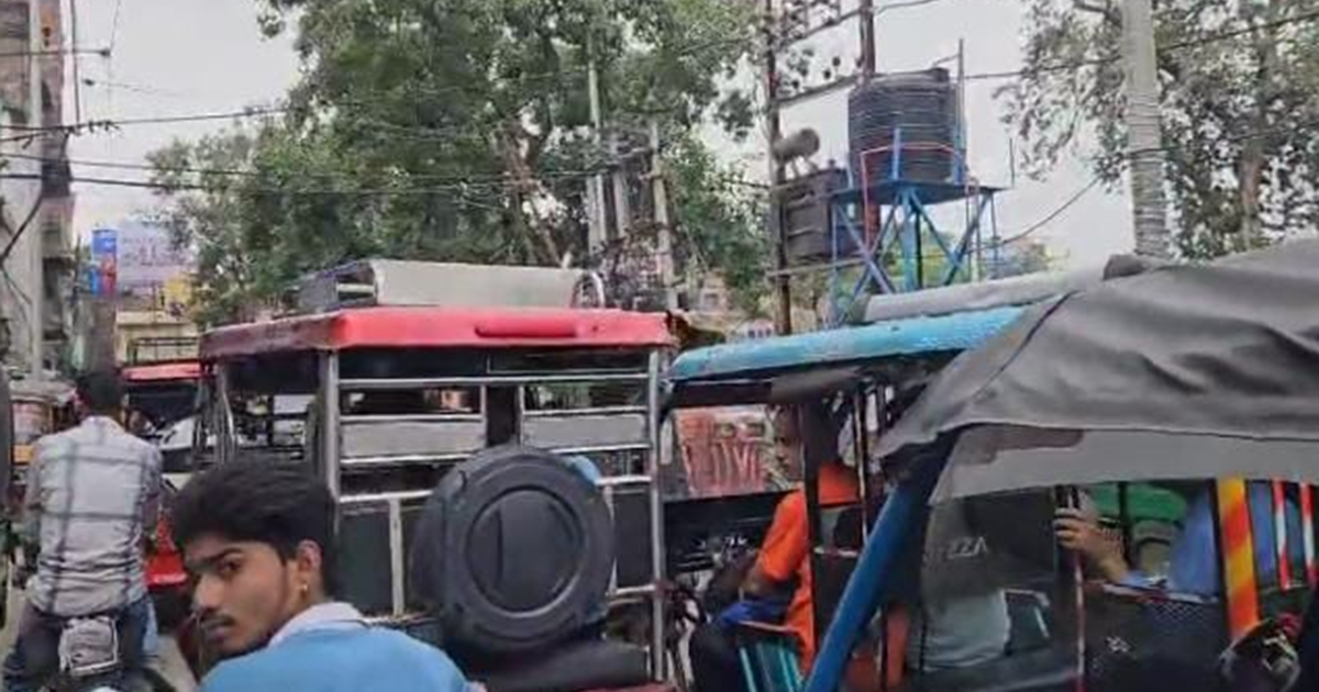 Traffic vyavastha ki samasya badhi : Vahan chalakon ke pass 