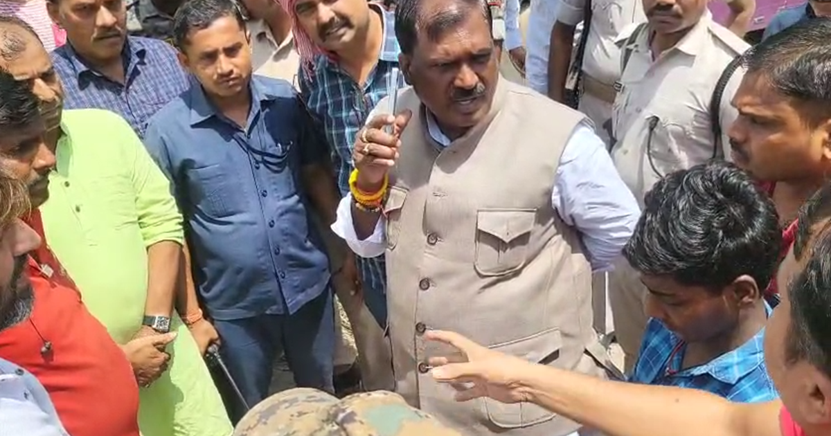 Lekha Nagar mein jaljamaav se pareshaan logon ka foota gussa