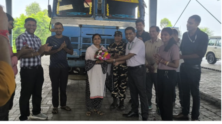 Mahila truck chalak ne racha itihaas, Kolkata se Jogbani hot