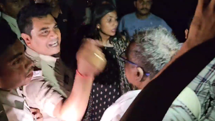 Chatouni police ki sharmnak kartut!... Bike janch ke naam pa