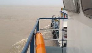 Ganga ke ufaan se Daanapur diyaara ke 7 panchayat buri tarah prabhavit, aavagaman ke liye prashasan ne shuru kiya free steamer...
