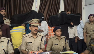 Operation Red mein Railway Police ki badi karvai, lakhon ki videshi sharab baramad, 11 taskar giraftar