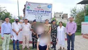 Nepal le jakar bechne ki thi saajish, Motihari ka doctor nabalig bachchi sang Raxaul border par pakda gaya...