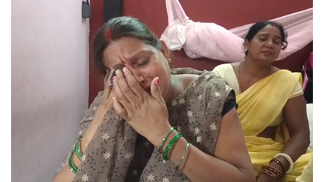 दबंगों का खौफ : एक महीने से घर से नहीं निकला पूरा परिवार, मांगी इच्छा मृत्यु... DM-SSP से लगाई मदद की गुहार- रो-रोकर बोली पीड़िता- दबंगो ने हमारा जीना...