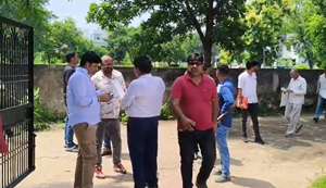 Bihar News : Jal Sansadhan Vibhag ke Karyalaya par Chipka Kurki ka Ishtehar