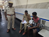 Bihar Crime : पति-पत्नी के झगड़े में दिव्यांग मासूम की मौत, भूख से तड़पकर बच्ची की...