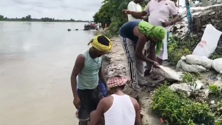 Bihar Flood : Kosi nadi mein jalstar badhne se Kosi nadi ke 