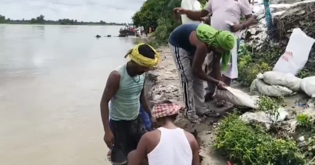 Bihar Flood : Kosi nadi mein jalstar badhne se Kosi nadi ke 