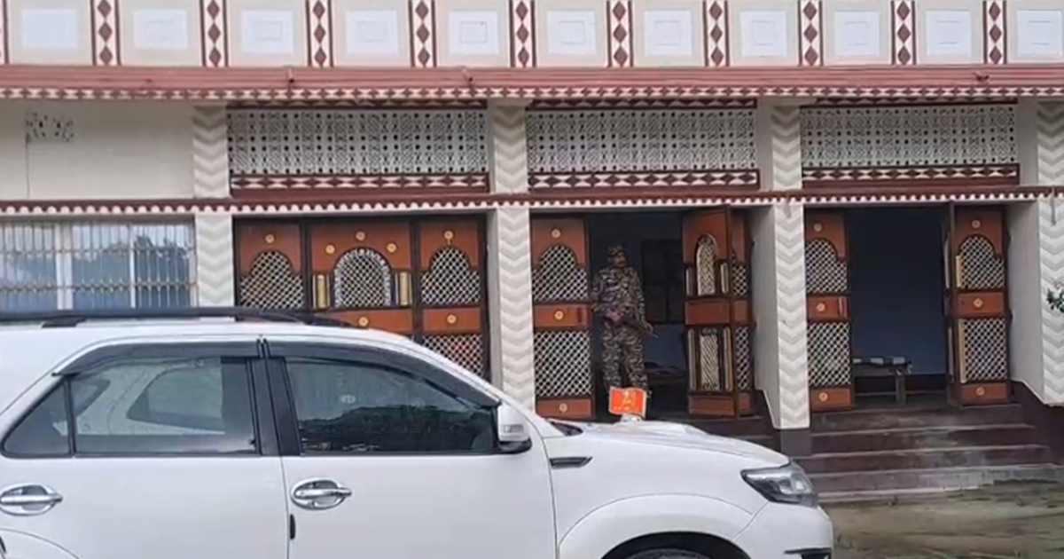 Subah-subah Mujaffarpur mein Mukhiya ke ghar par ED ki raid.