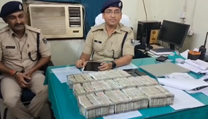 Patna me 55 lakh rupaye baramad, hawala ki aashanka... Gujarat se hain teeno aaropi.