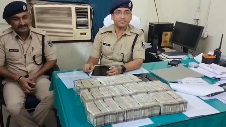 Patna me 55 lakh rupaye baramad, hawala ki aashanka... Gujar