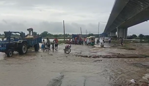 Janjeevan ast-vyast! Vaishali mein baadh ka kehar, baarish se macha kohraam, kai...