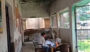 Ventilator par chal raha Bihar sarkar ki sarkari aspatal, varsho se Kaimur swasthya vibhag kar raha anadekhi.