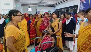 "Doctor samay par maujud rehte, to meri patni aur baccha dono ki jaan bach sakti thi", Sardar aspataal bana maut ka ghar...