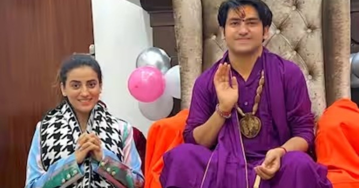 Akshara Singh met Bageshwar Baba, lots of comments coming on