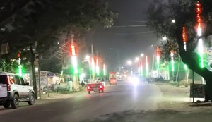 Before the new year, the flooded city of Patna was decorated with tricolor lights