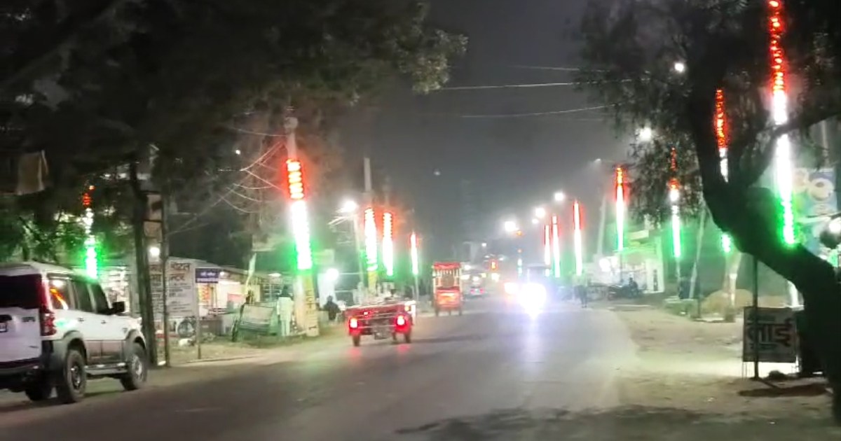 Before the new year, the flooded city of Patna was decorated