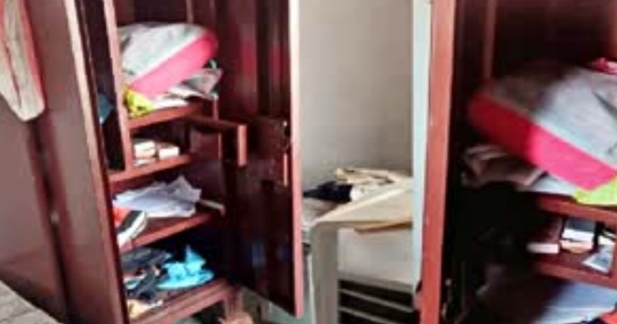 15 lakh rupees stolen from the house of a son who went to pe