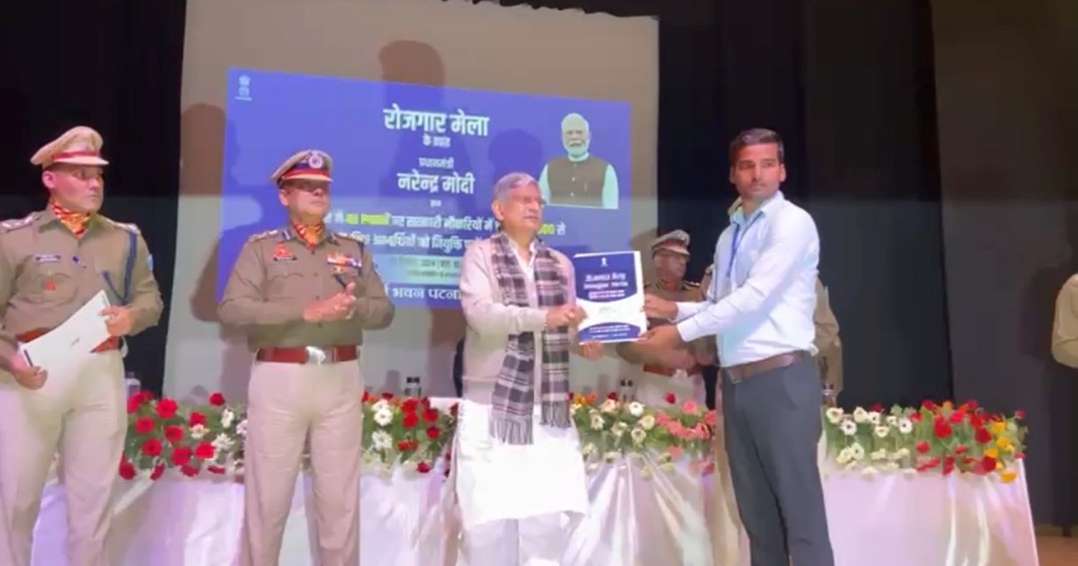 Patna me laln singh bat rhe naukri