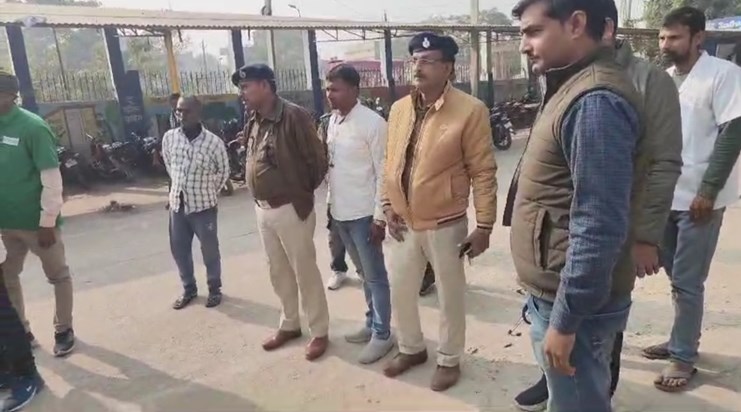 Teacher shot dead while going to school in Sheikhpura Teacher shot dead while going to school in Sheikhpura