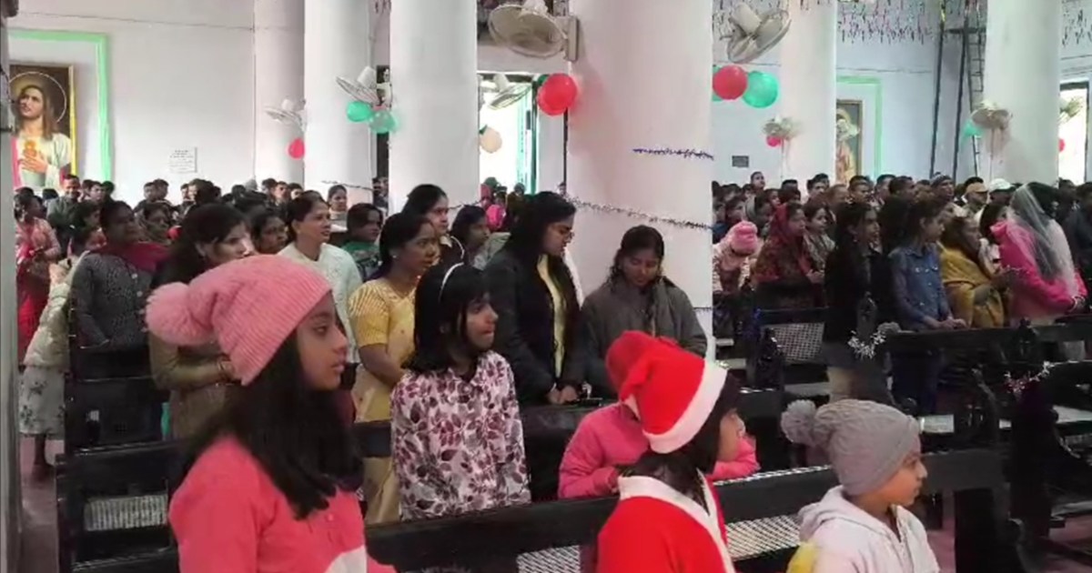 Christmas Day is being celebrated with great pomp in the ent