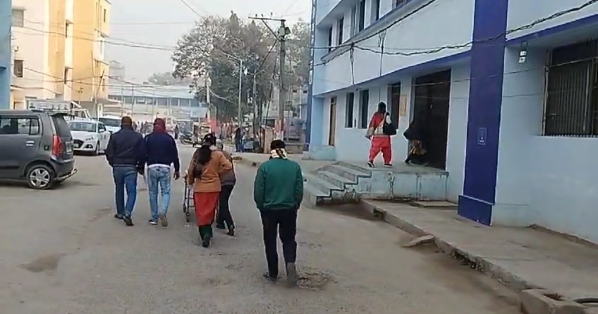 Criminals shot a man for resisting mobile snatching in Vaish