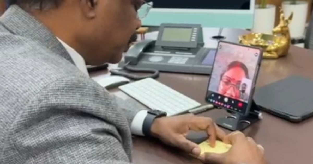 .When ACS S. Siddharth called Madhepura teacher Kumari Juhi 