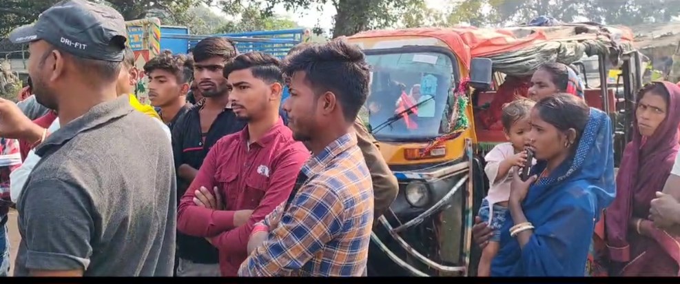In Katihar, the girlfriend called her boyfriend and then a b