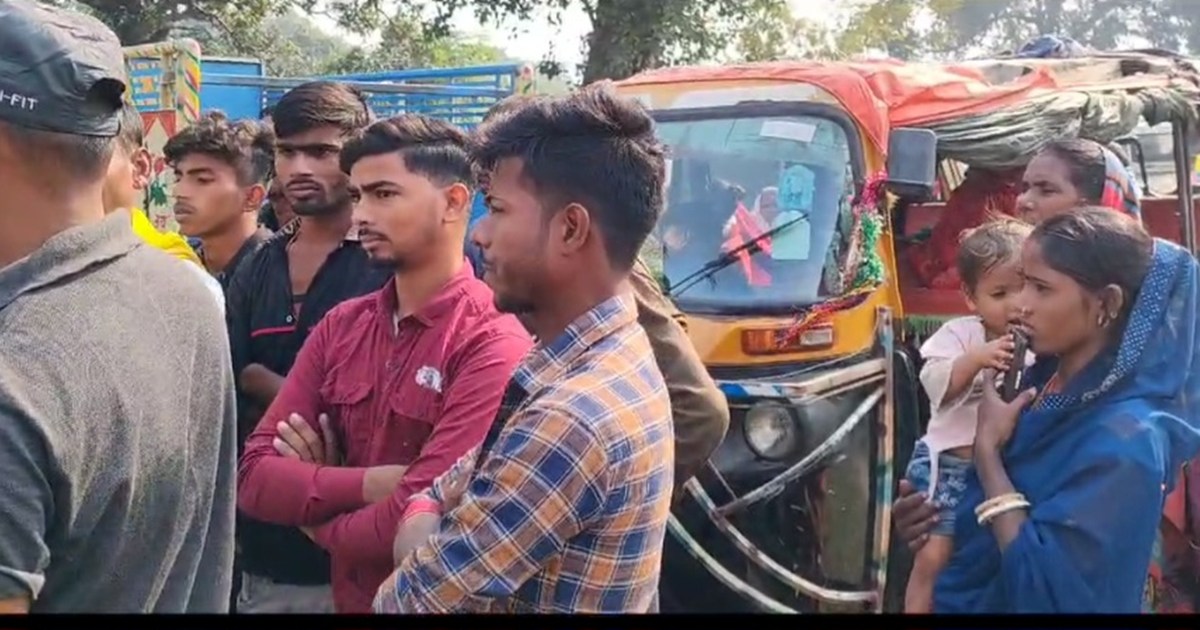 In Katihar, the girlfriend called her boyfriend and then a b