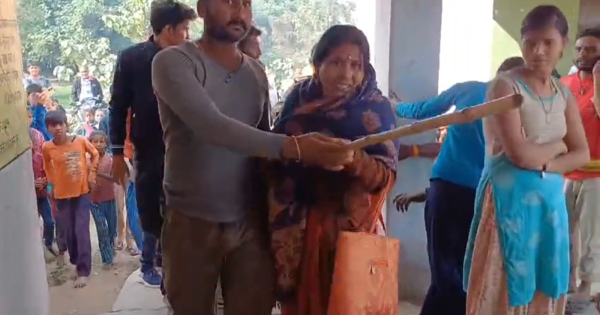 Two women teachers clashed over sitting on a chair, sticks w