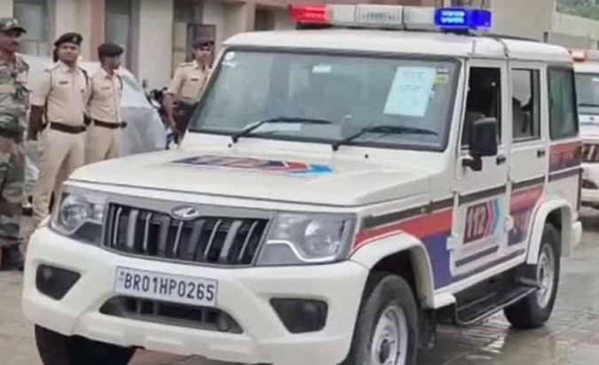 Police dial 112 vehicle crashed in Darbhanga, one died on th Police dial 112 vehicle crashed in Darbhanga, one died on th