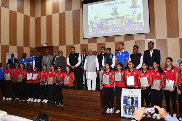 CM Nitish honored sports and players by organizing a ceremon CM Nitish honored sports and players by organizing a ceremon