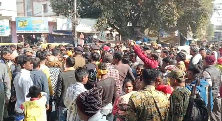 Murder for a glass of water, riot in Jehanabad city. Murder for a glass of water, riot in Jehanabad city.