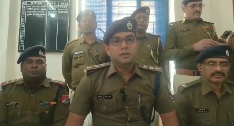 Stolen jewellery worth 21 lakhs and 6 lakhs cash recovered i Stolen jewellery worth 21 lakhs and 6 lakhs cash recovered i